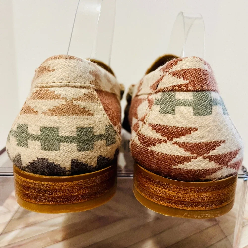 GH Bass Weejuns Larson Flannel Loafers Men 9 D Tan Brown Southwest Aztec Preppy